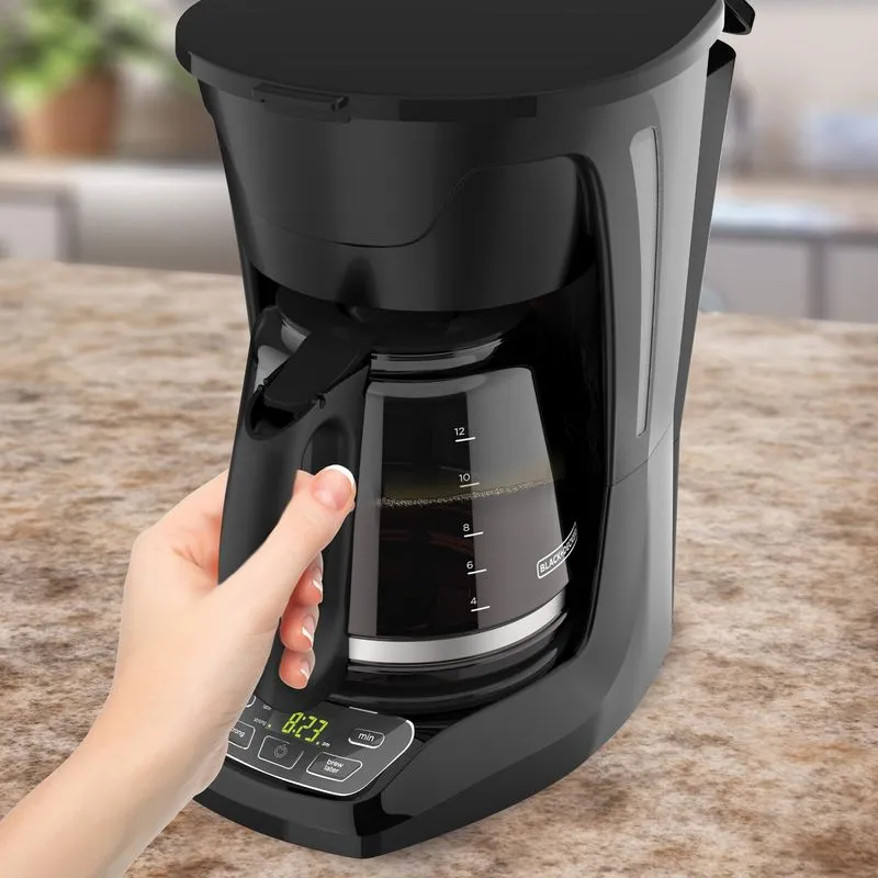 Cafetera Black+Decker de 12 Tazas con Sistema de Programación CM1110B-LA