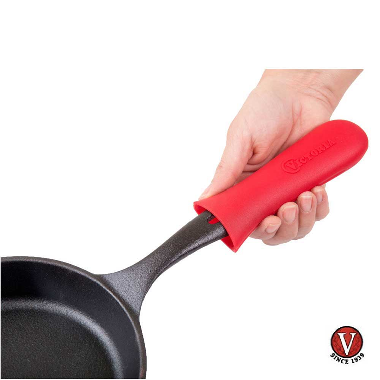 Combo Sartén de Hierro Fundido Victoria de 25 Cm + Mango de Silicona