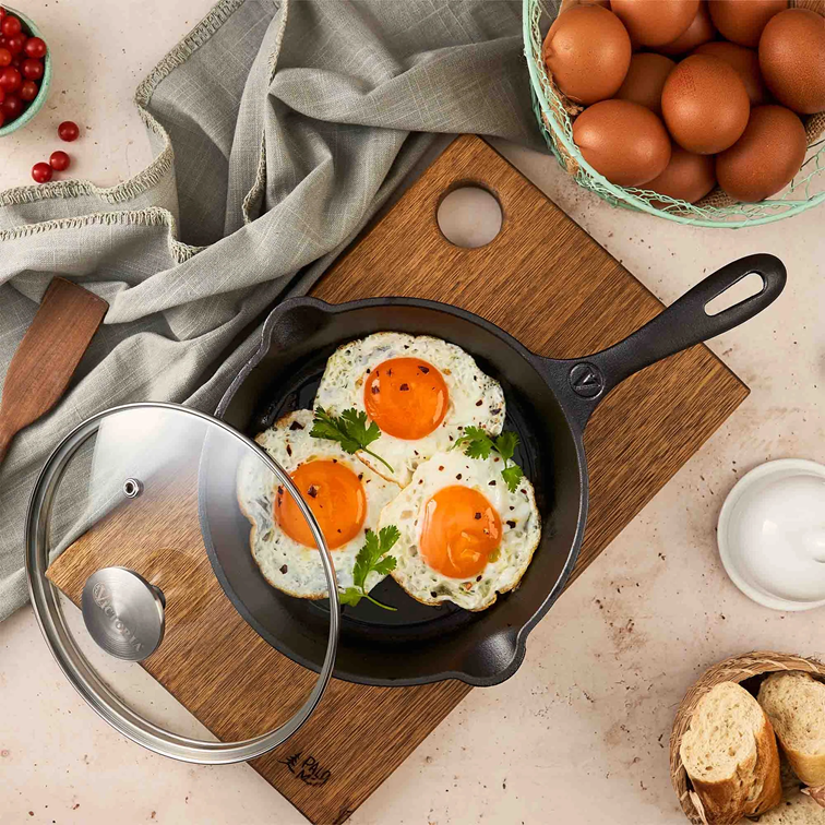 Combo Sartén de Hierro Fundido Con Tapa de Vidrio Victoria de 20 Cm